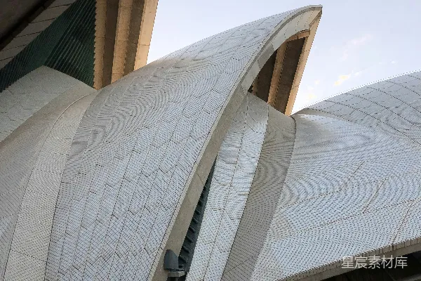 高清摄影 一座带有玻璃墙的建筑