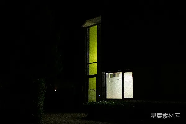 高清摄影 夜晚灯光闪烁的建筑