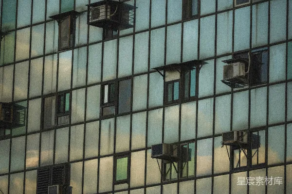高清摄影 现代化建筑外墙，带有反光玻璃窗户