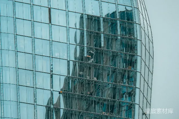 高清摄影 现代玻璃摩天大楼反射出另一座建筑物