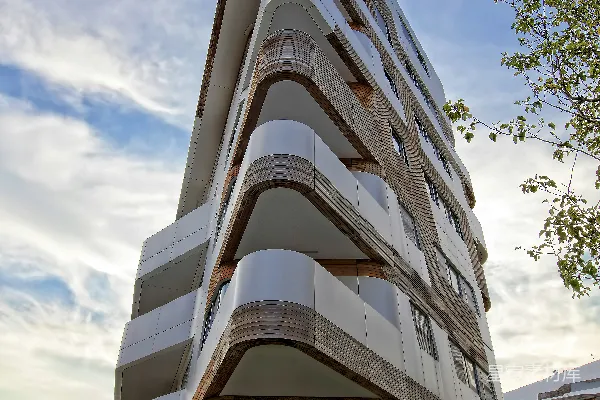 高清摄影 白色和棕色建筑的建筑摄影