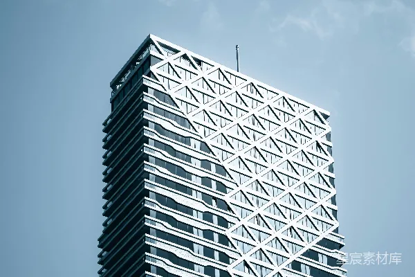 高清摄影 白天蓝天下的黑白建筑