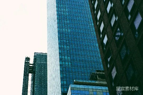 高清摄影 现代玻璃幕墙摩天大楼与蓝天相映。