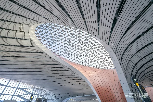 高清摄影 一座高大建筑，天花板非常高。