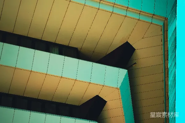 高清摄影 现代建筑以几何线条与充满活力的蓝天相映衬。