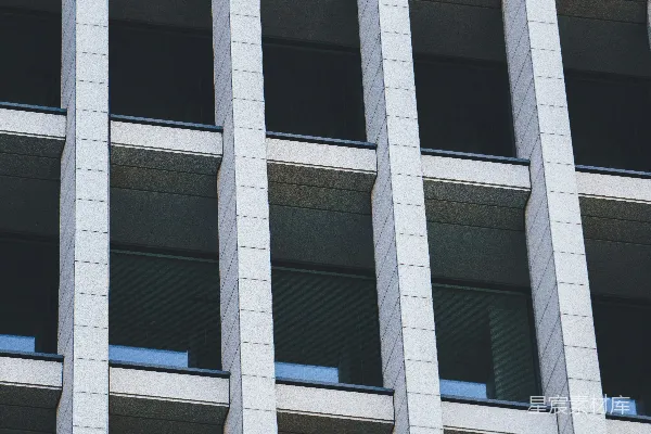 高清摄影 现代建筑的外立面，带有几何窗格图案。