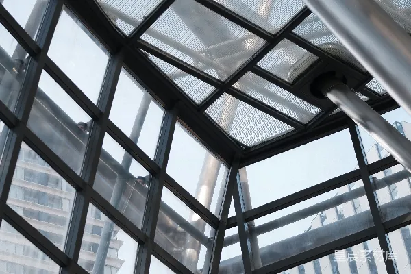 高清摄影 现代玻璃天花板，金属梁和建筑物。