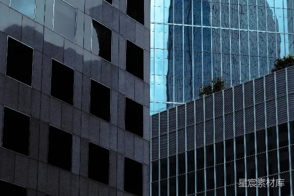 高清摄影 现代玻璃建筑反射着天空和城市。