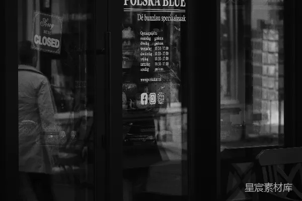 波兰蓝店的营业时间已公示。