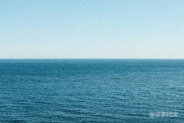 山顶上看海的景色
