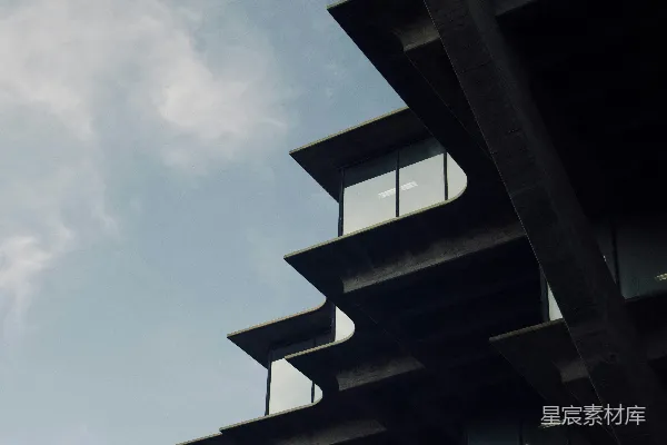 高清摄影 现代混凝土建筑，玻璃窗，背景是天空。
