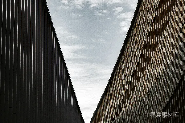 高清摄影 白天，棕色混凝土建筑在白云下