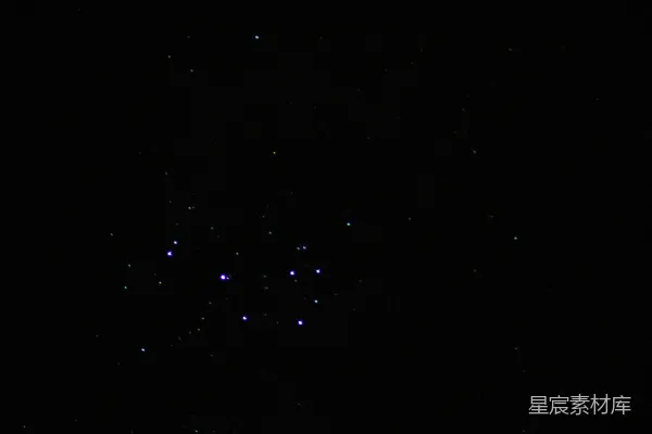 满天星星的夜晚天空
