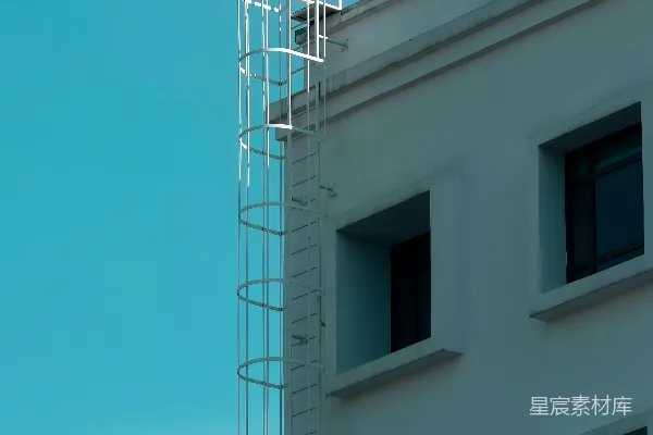 高清摄影 白色防火逃生梯在建筑物上