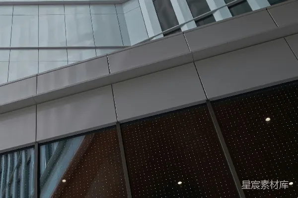 高清摄影 一座建筑物一侧的钟