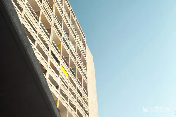 高清摄影 现代化的建筑，阳台对着清澈的蓝天