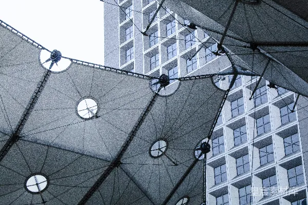 高清摄影 白天的白色和灰色混凝土建筑