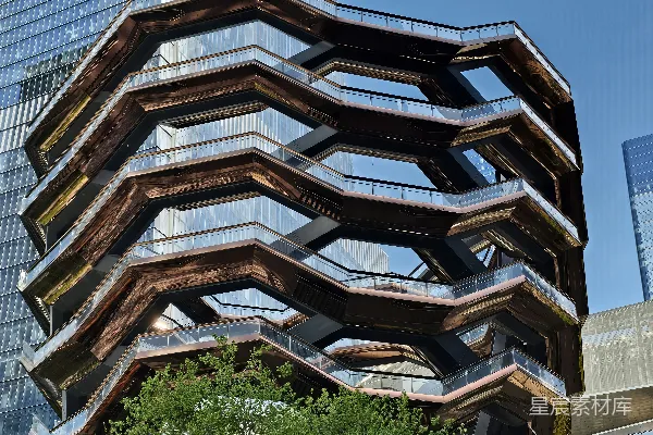 高清摄影 一座很高的建筑，有许多窗户。
