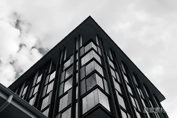 高清摄影 现代建筑，玻璃窗户反射着蓝天。