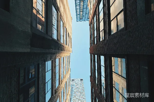 高清摄影 抬头仰望高楼之间的天空