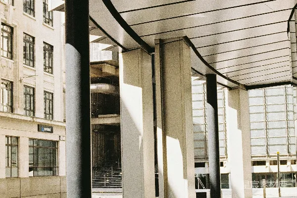 高清摄影 现代建筑，带有弧形屋顶和柱子