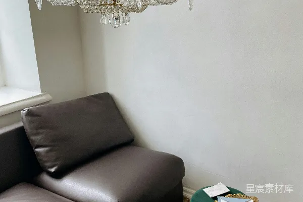 清玻璃吊灯关了