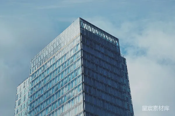 高清摄影 一座很高的建筑物，背景是天空。