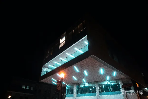 高清摄影 夜晚时分的多层建筑外观