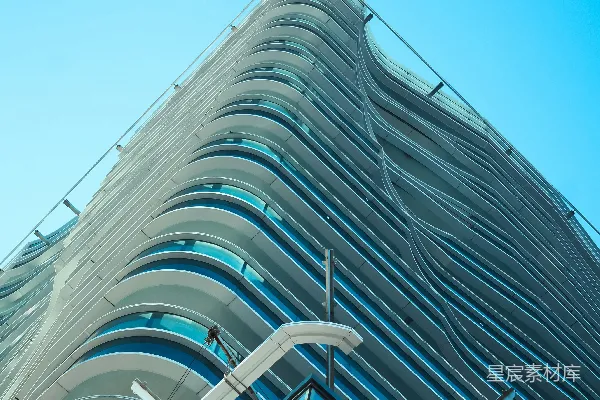高清摄影 一座很高的建筑，有很多窗户。