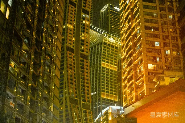 高清摄影 夜晚城市中灯火辉煌的摩天大楼