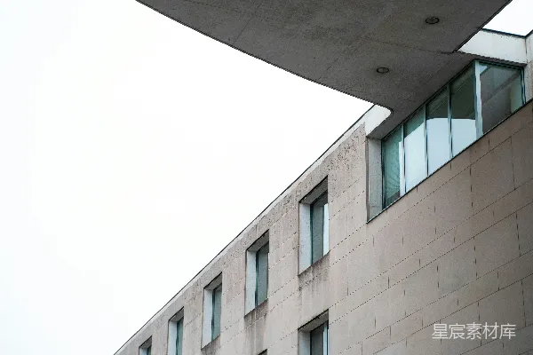高清摄影 一座带有钟表的大型建筑