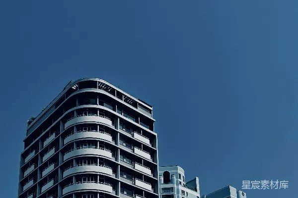 高清摄影 现代建筑物在清澈的蓝天背景前