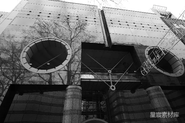 高清摄影 现代建筑，带有大圆形窗户和玻璃幕墙。