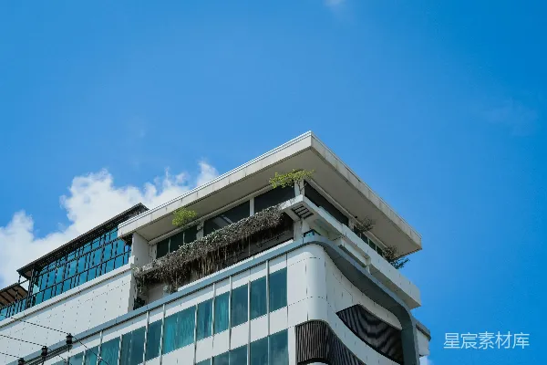 高清摄影 现代建筑，玻璃窗映衬蓝天。