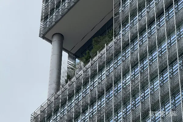 高清摄影 现代摩天大楼，几何幕墙设计，绿色屋顶