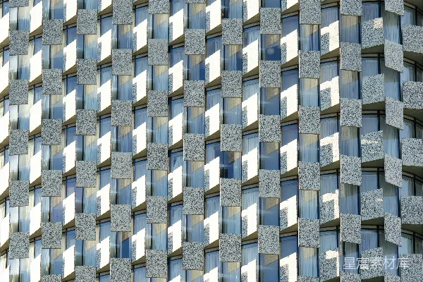 高清摄影 现代建筑立面，具有重复的几何图案。