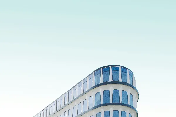 高清摄影 白天的白色和蓝色混凝土建筑