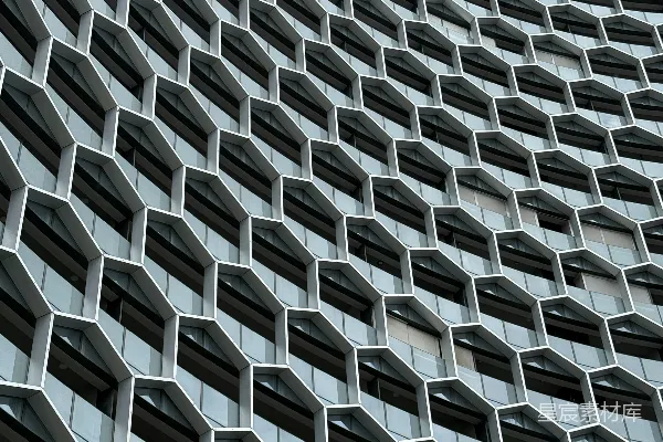高清摄影 现代建筑立面，带有六边形窗户图案