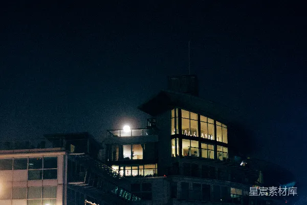 高清摄影 现代建筑在夜晚灯火通明。