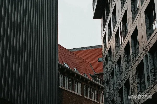 高清摄影 几栋高大的建筑物并排在一起。