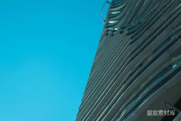 高清摄影 一座非常高大的建筑，背景是天空。