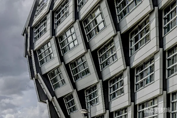 高清摄影 现代化建筑，具有引人注目的、棱角分明的设计。