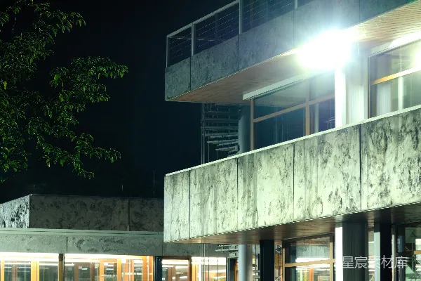 高清摄影 现代化建筑的夜景，灯光璀璨。