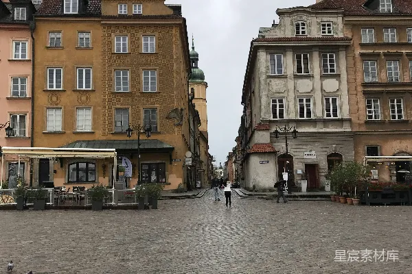高清摄影 一条铺着鹅卵石的欧洲城市街道