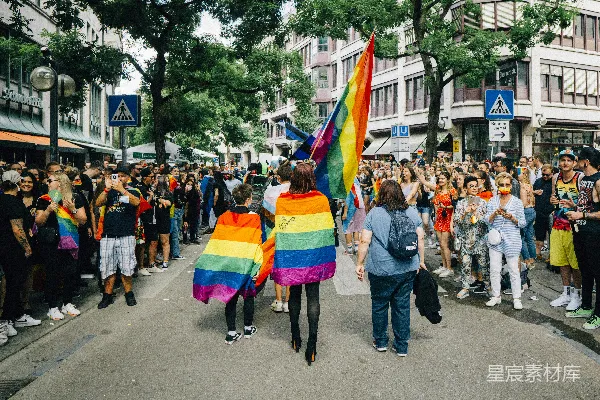 高清摄影 白天在街上行走的人们