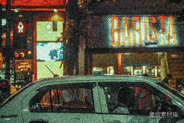 高清摄影 一辆出租车在夜晚街道上行驶。