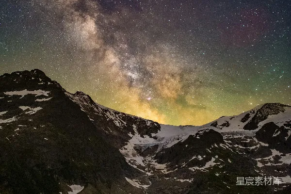 山间湖畔星光夜