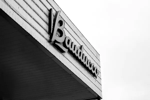 带“bandmann”的建筑物特写