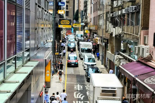 高清摄影 繁忙的城市街道，车流如织。