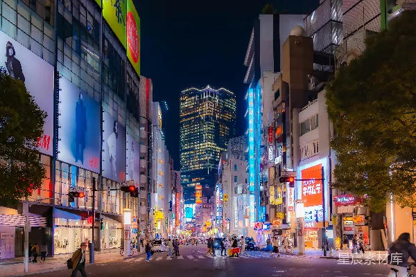 高清摄影 日本繁忙的街头夜景。